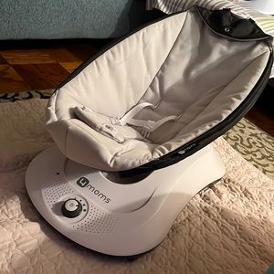4moms Rockaroo Baby Rocker